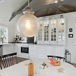 Stunning In With Kitchen בית נופש *
